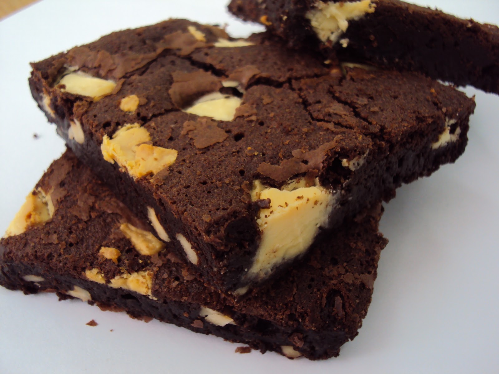 beyaz çikolata soslu browni tarifi