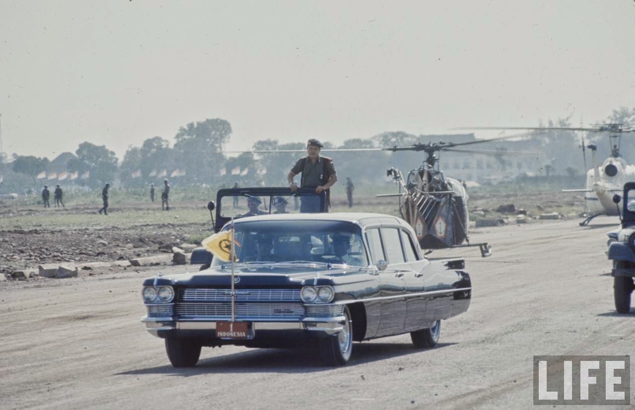 35 Wonderful Photographs That Capture Daily Life of Indonesia in 1972