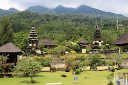 pura parahyangan agung jagatkartta bogor