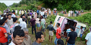 ഗൂഡ്‌സ് ട്രെയിന്‍ ബസിലിടിച്ചു; യാത്രക്കാരി മരിച്ചു