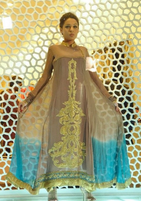 Fashion world latest Fashion: Desi girls stylish dresses designs latest ...
