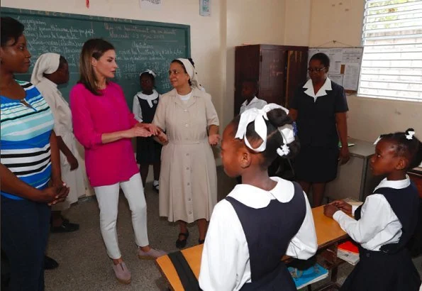 Queen Letizia attended a lunch held by President of Haiti, Jovenel Moïse at the Presidential Palace. Queen visited Haiti National Museum (MUPANAH)