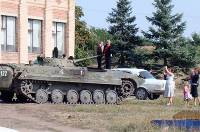 Unik Ayah di Ukraina Antar Anak ke Sekolah dengan Tank Tempur