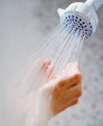 6 Kebiasaan Saat Mandi yang Bisa Menyakiti Kulit Badanmu! 6 Kebiasaan Saat Mandi yang Bisa Menyakiti Kulit Badanmu!