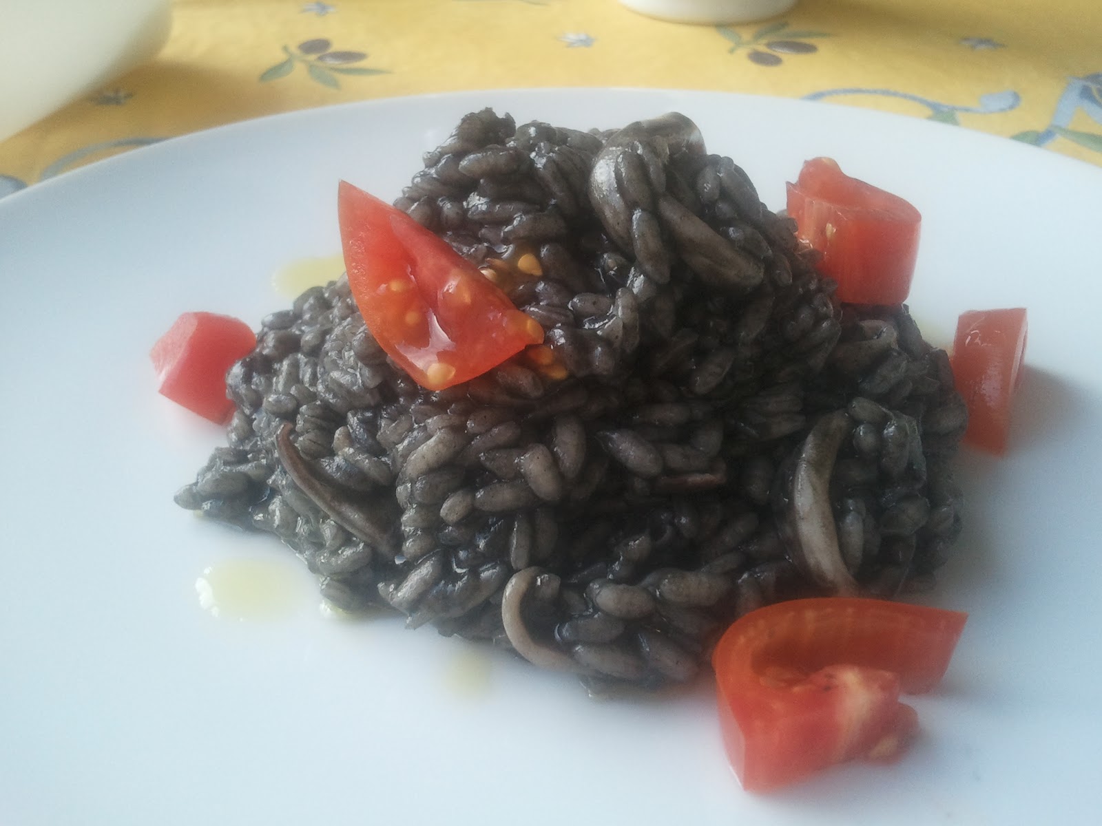 L'ArchiCuoca RISOTTO AL NERO DI SEPPIA CON CALAMARI E POMODORINI