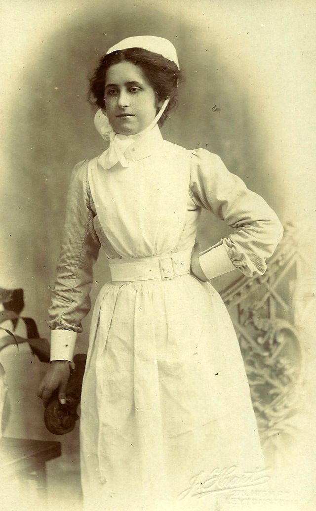 51 Elegant Photos of Nurses From Edwardian Era vintage everyday