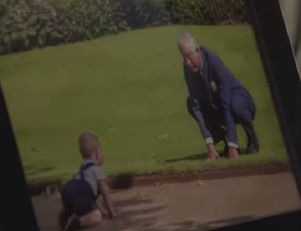 New a photo of the Prince George with his grandfather 
