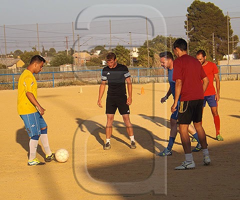 La UD Dos Hermanas inicia la pretemporada con Cristóbal Contreras como