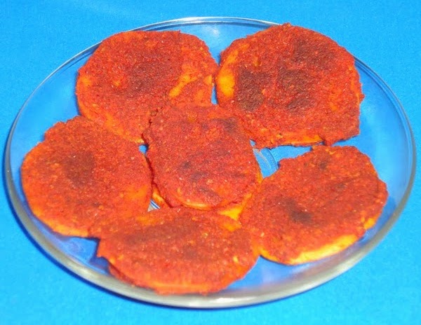 Batate phodi in a serving plate