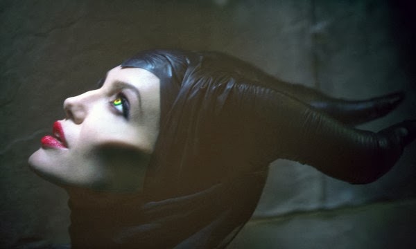 http://2.bp.blogspot.com/-TVxGfKERbwE/UoS2IBxJuaI/AAAAAAAAIU8/29SddiRLOGc/s1600/Maleficent2014+%25285%2529.jpg