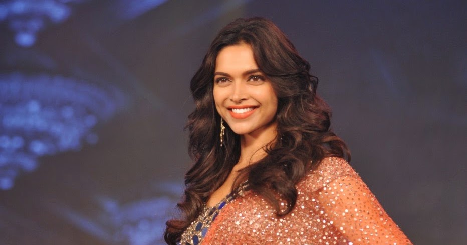 High Quality Bollywood Celebrity Pictures Deepika Padukone Looks Smoking Hot In Saree At Film