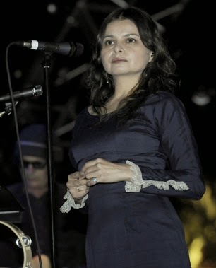 Under The Surface...: HOPE SANDOVAL , DAVID ROBACK & MAZZY STAR