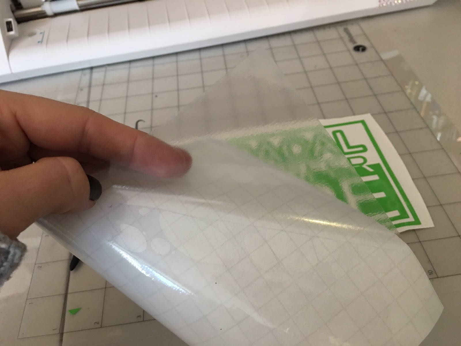 Best Transfer Tape for Oracal Vinyl 651 and 631 (Review and Tips) -  Silhouette School