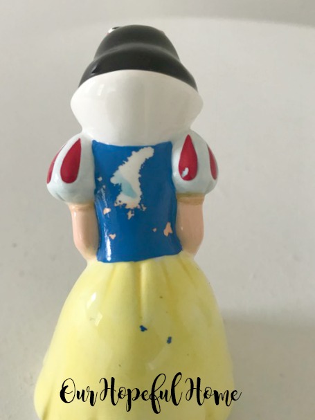 Disney Snow White Bashful Salt and Pepper Shakers collectibles