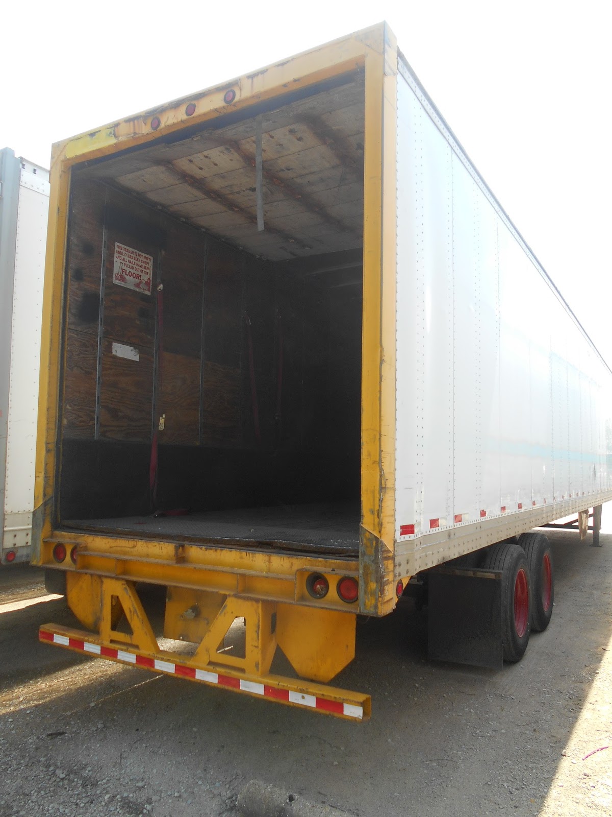 FOR SALE 53' Strick Dry Van Semi Trailer