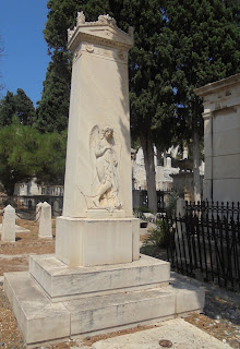 το ταφικό μνημείο της οικογένειας Κεχαγιά στο ορθόδοξο νεκροταφείο του αγίου Γεωργίου στην Ερμούπολη