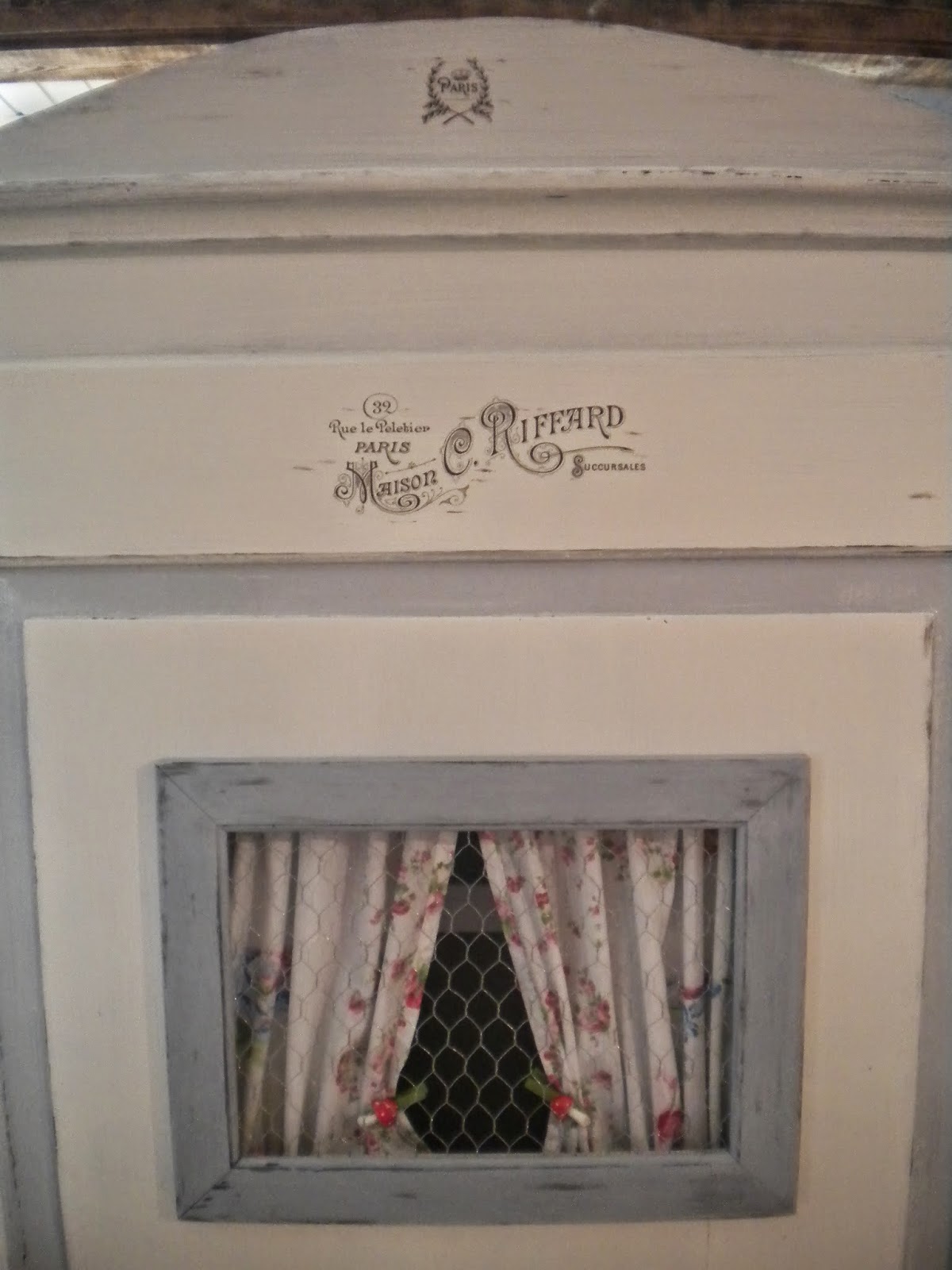 Shabby chic by Frances Lebensmittelschrank