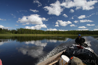 На "килёвке" можно не беспокоиться за камни. Река Цильма - левый приток Печоры. Ненецкий автономный округ. Природа НАО.
