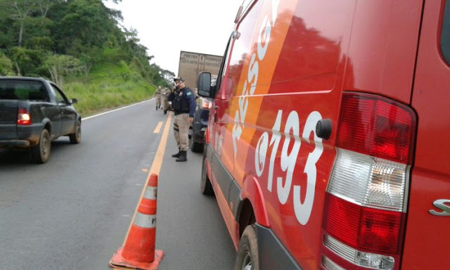 Motociclista ao bater de frente com caminhão durante ultrapassagem BR 364 Motociclista ao bater de frente com caminhão durante ultrapassagem BR 364