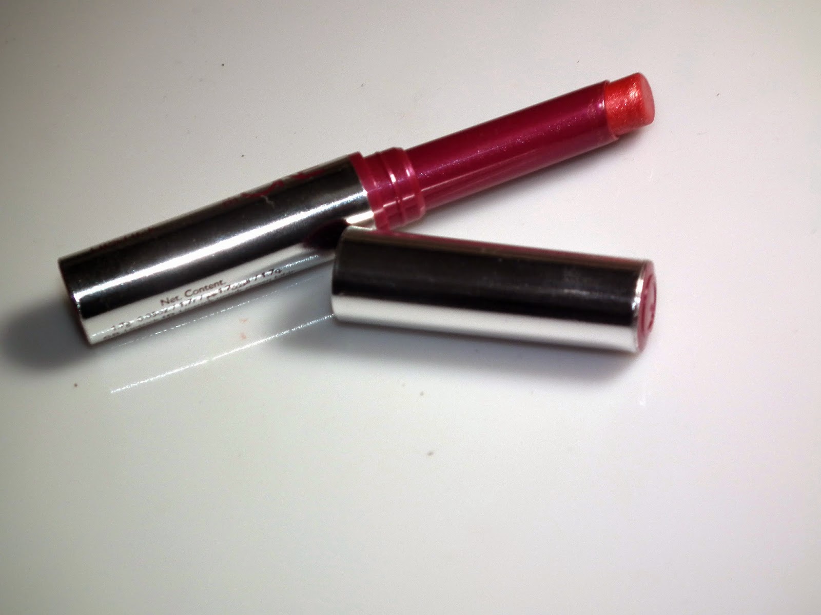 Oriflame The One Lipstick Red Ovation Swatches 