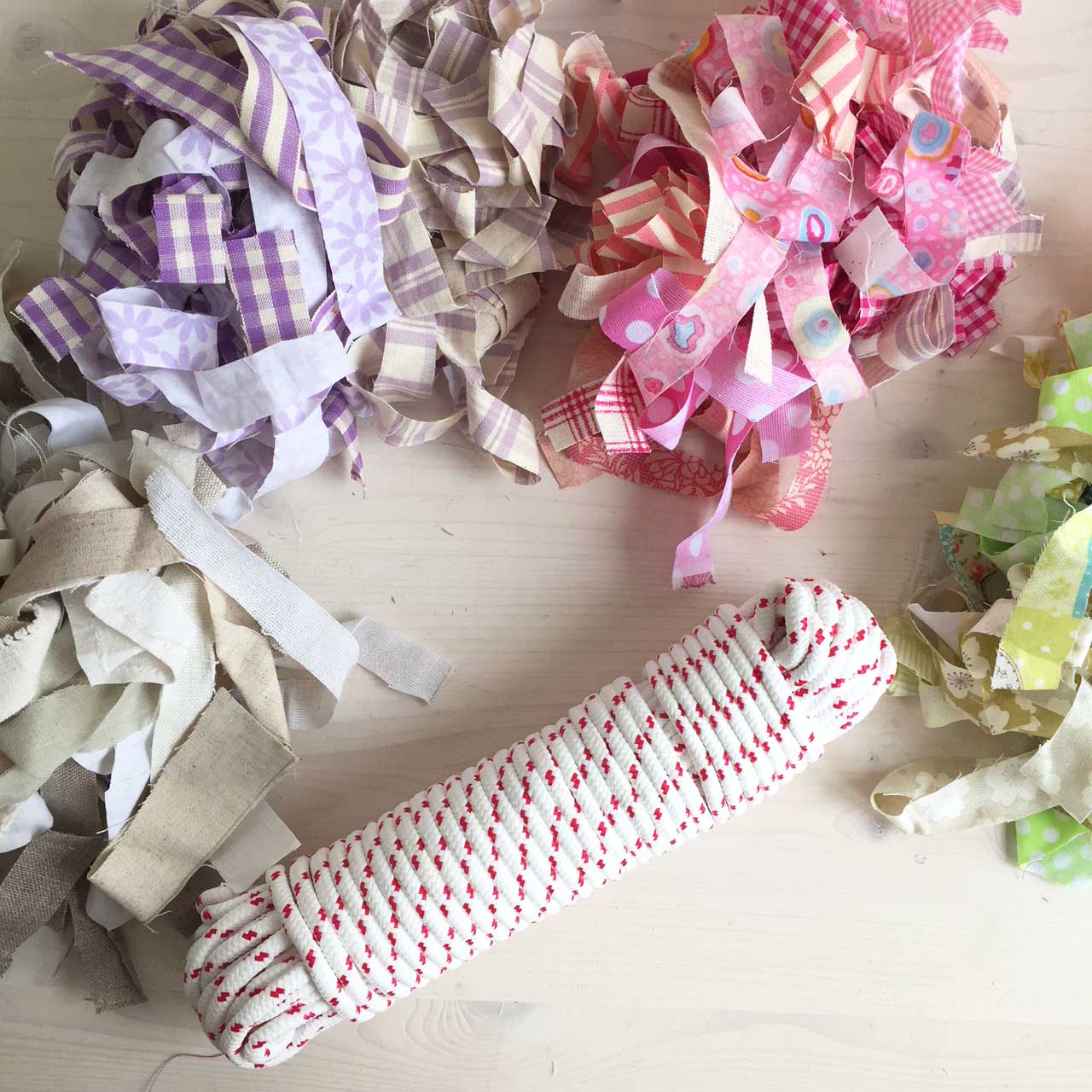 Roxy Creations: Easy rope basket tutorial