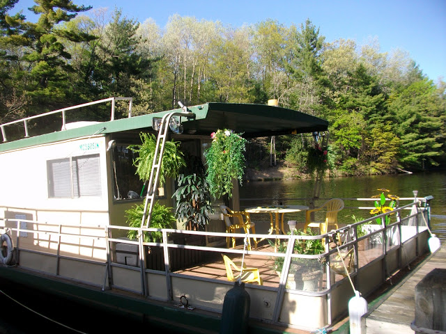 Click on Houseboat