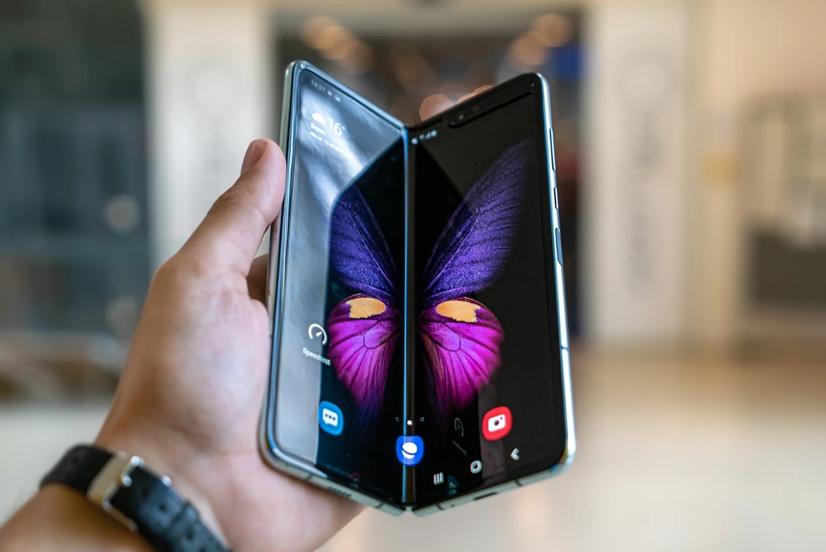 Samsung, the company responsible for the biggest Android phones that the market currently has to offer at this point in time, is changing up its list of phones that it will be providing updates for, with them removing three phones from the last and adding three new ones.