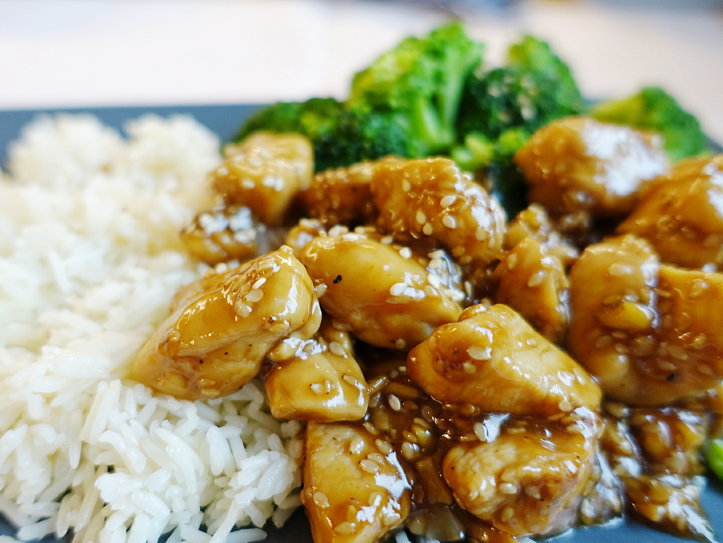 #inunter20 - Chicken Teriyaki Bowl mit Brokkoli und Reis Blitzschnell zubereitet: Saftiges Hühnchen mit leckerer Teriyaki Marinade und frischem Gemüse