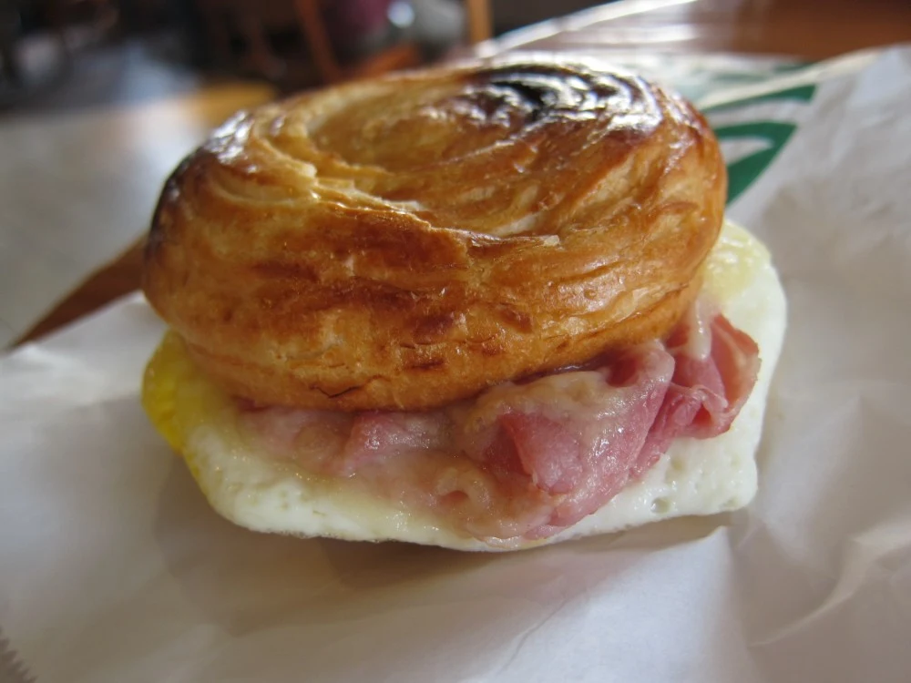 Review Starbucks SlowRoasted Ham & Swiss Croissant