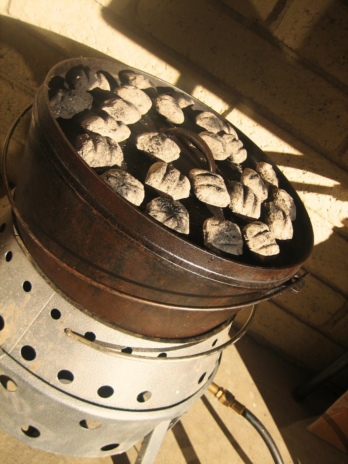 Chef Tess Bakeresse Dutch Oven Baking Temperature Guide for outdoor