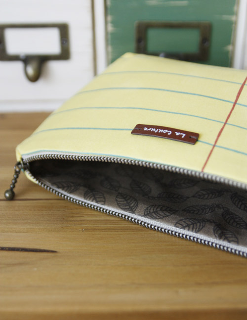 Lined Zippered Pouch / Makeup Bag DIY Pattern & Tutorial.