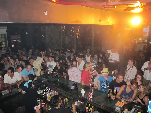 Eikon Bar and Lounge sebagai Tempat Wisata Malam di Bali