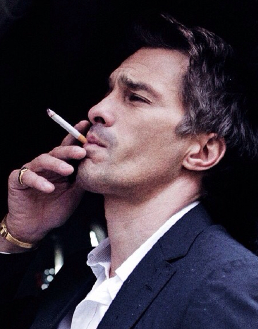 my new plaid pants: Good Morning, Gratuitous Olivier Martinez