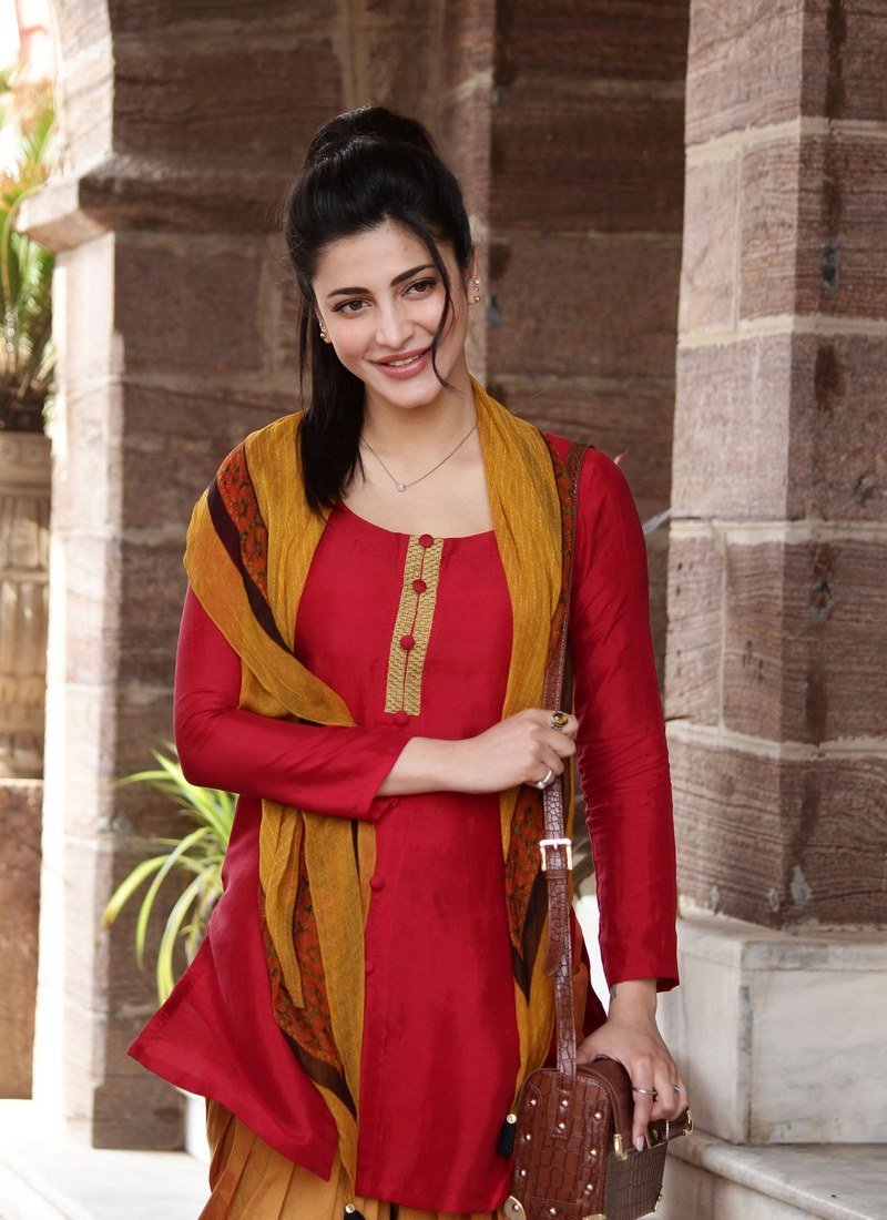 Actress Shruti Haasan Photos From Singam 3 Movie