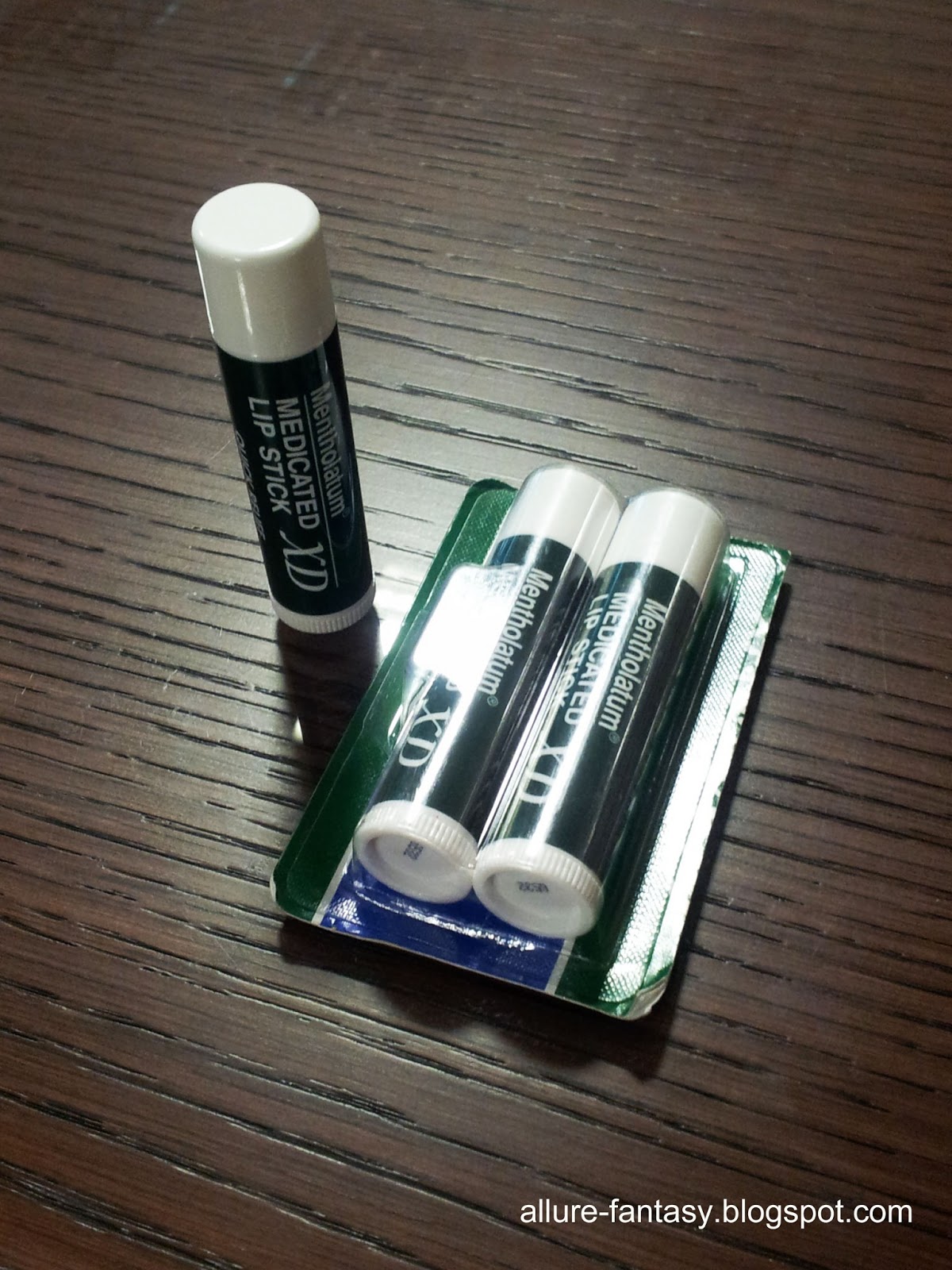 Allure Fantasy: Review Mentholatum Medicated Lip Stick