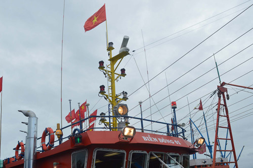 Tàu cá vỏ thép nghị định 67 đầu tiên của ngư dân Quảng Ngãi được bàn giao