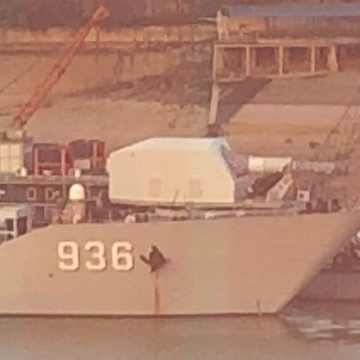 SNAFU! Experimental Chinese Rail Gun aboard a Landing Craft...