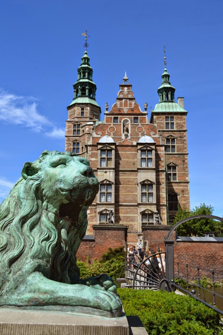 rosenborg, dánsko, denmark, copenhagen, kodaň, chateau, zámek, red brick building, English