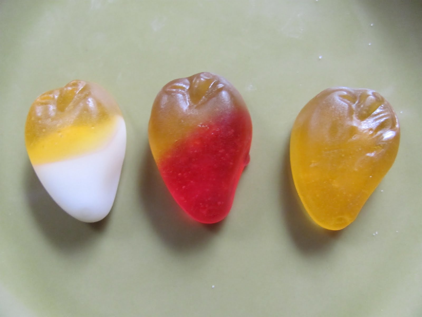 Foodette Reviews Trader Joe's ¡Mango! ¡Mango! Fruit and Yogurt Gummies