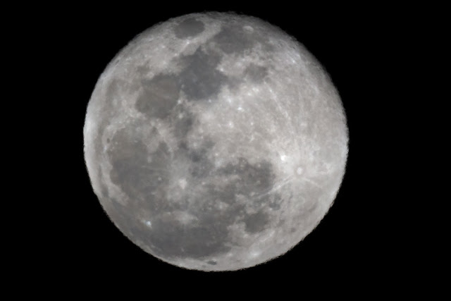 Using the C5, the full moon image, 1/1250 sec., fills up the DSLR frame (Source: Palmia Observatory)