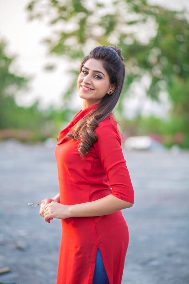 South Indian Hot Girl Tv Actress Varshini Sunderrajan Long Hair In