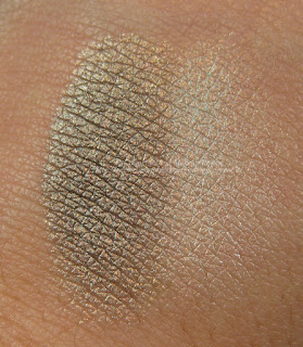 Labo Make-Up - Pure Flower Compact Eye-shadow Duo n.03 Olive green/Aqua green - swatches Labo Make-Up - Pure Flower Compact Eye-shadow Duo n.03 Olive green/Aqua green - swatches