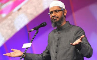 Biografi DR. Zakir Naik Abdul Karim Biografi DR. Zakir Naik Abdul Karim Siapa yang tidak kenal Dr. Zakir Naik? Seorang ulama India, penulis dan perbandingan agama yang kerap menyampaikan dakwah melalui debat dan ceramah di seluruh dunia. Nama lengkapnya adalah Zakir Abdul Karim dilahirkan pada 18 Oktober, 1965 Mumbai (Bombay pada masa itu). Secara profesi, ia adalah seorang doktor perubatan, memperoleh gelar Bachelor of Medicine and Surgery (MBBS) dari Maharashtra, tapi sejak 1991 ia telah menjadi seorang ulama yang terlibat dalam dakwah Islam dan perbandingan agama. Ia menyatakan bahawa tujuannya ialah membangkitkan kembali dasar-dasar penting Islam yang kebanyakan remaja Muslim tidak menyedarinya atau sedikit memahaminya dalam konteks pemodenan. Zakir Naik adalah pengasas dan presiden Islamic Research Foundation (IRF) sebuah organisasi bukan keuntungan yang mempunyai dan menyiarkan rangkaian saluran TV percuma, Peace TV dari Mumbai, India. Jika kita melihat tayangan video di Youtube, debat dan cermah Dr. Naik seringkali dihadiri oleh ribuan jamaah. tidak hanya hanya orang Islam saja juga oleh kristen, hindu, budha, bahkan ateisme yang kerap kali menjadi jamaah dan mengambil kesampatan pada sesi tanya-jawab. Apabila diberi soalan yang tak jarang menentang Islam, ia selalu memulakan jawapannya dengan memuji soalan yang dilontarkan penanya, lalu menjawab
