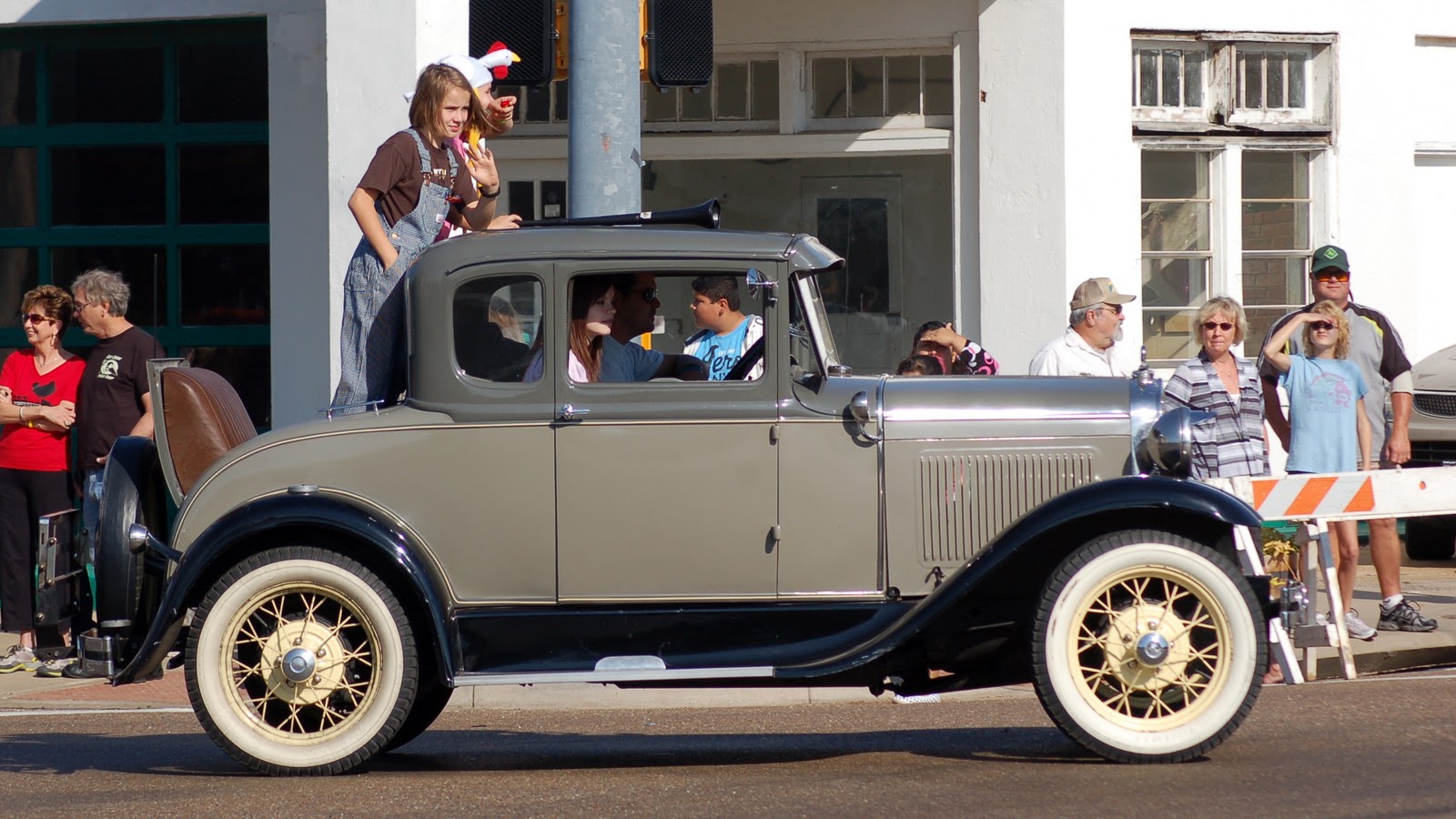 Jim's Blog & Photo Journal: Antique Car Parade - One of the "Funnest