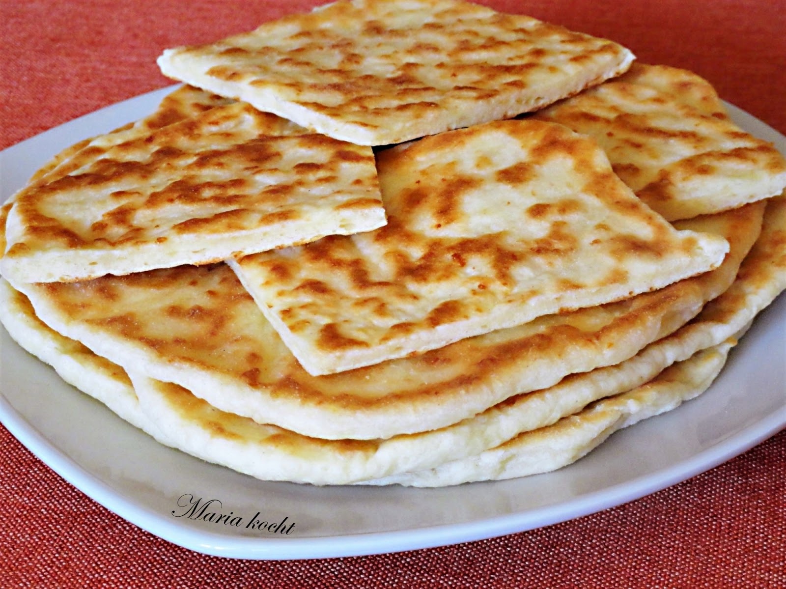 Maria kocht: Käse-Joghurt-Fladenbrot aus der Pfanne / Sajtos joghurtos ... Maria kocht: Käse-Joghurt-Fladenbrot aus der Pfanne / Sajtos joghurtos ...