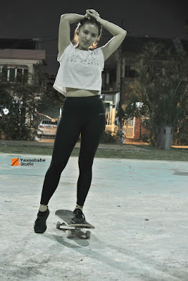 Stepheny Siew plyaing skateboard in her jonlivia compress pants