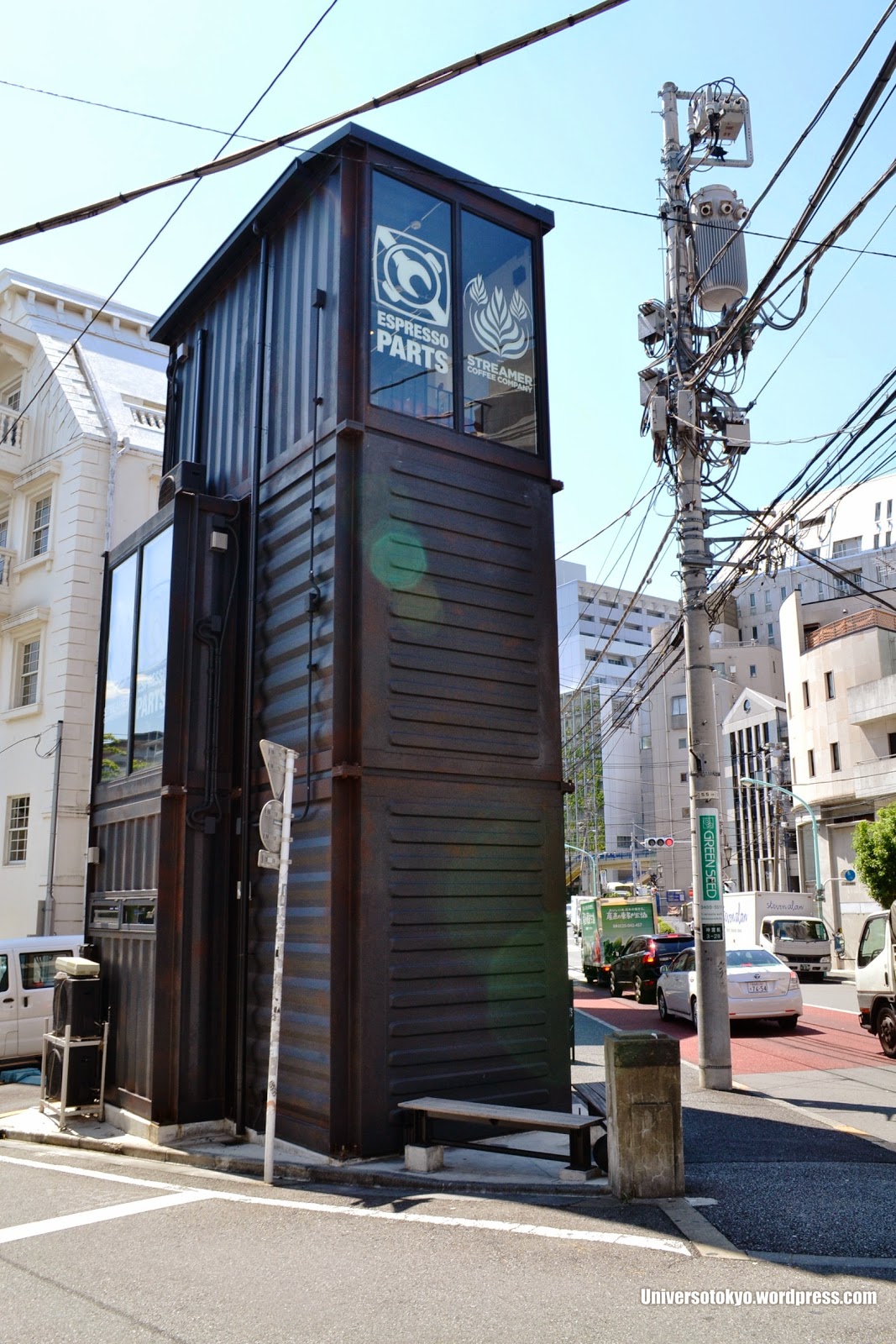 08-Hiroshi-Sawada-Barista-Streamer-Coffee-Company-Container-Building-www-designstack-co