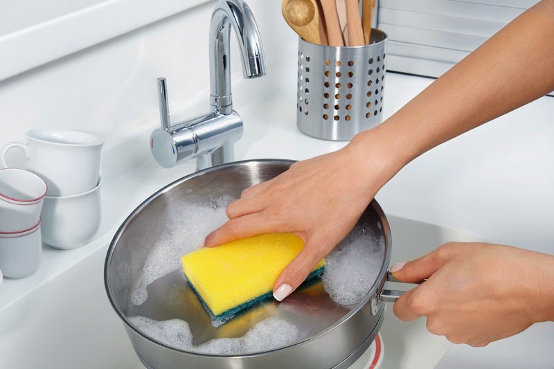 Easy cleaning tips washing the dishes
