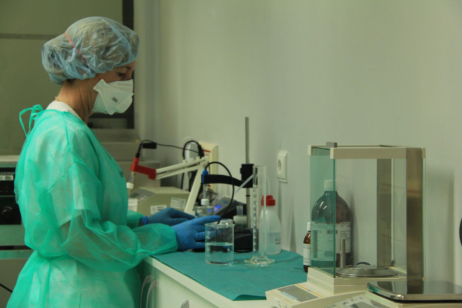 Buscando la fórmula IV Jornadas de Farmacotecnia y Elaboración de Medicamentos Buscando la fórmula IV Jornadas de Farmacotecnia y Elaboración de Medicamentos