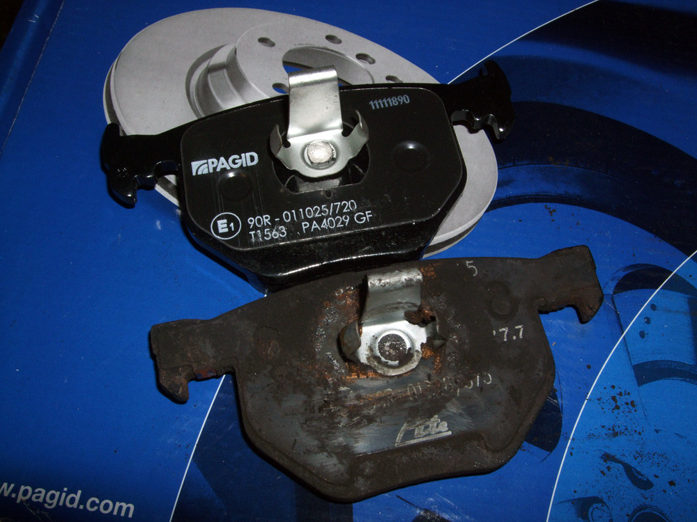 BMW E46 Rear Brake Discs and Pads Replacement